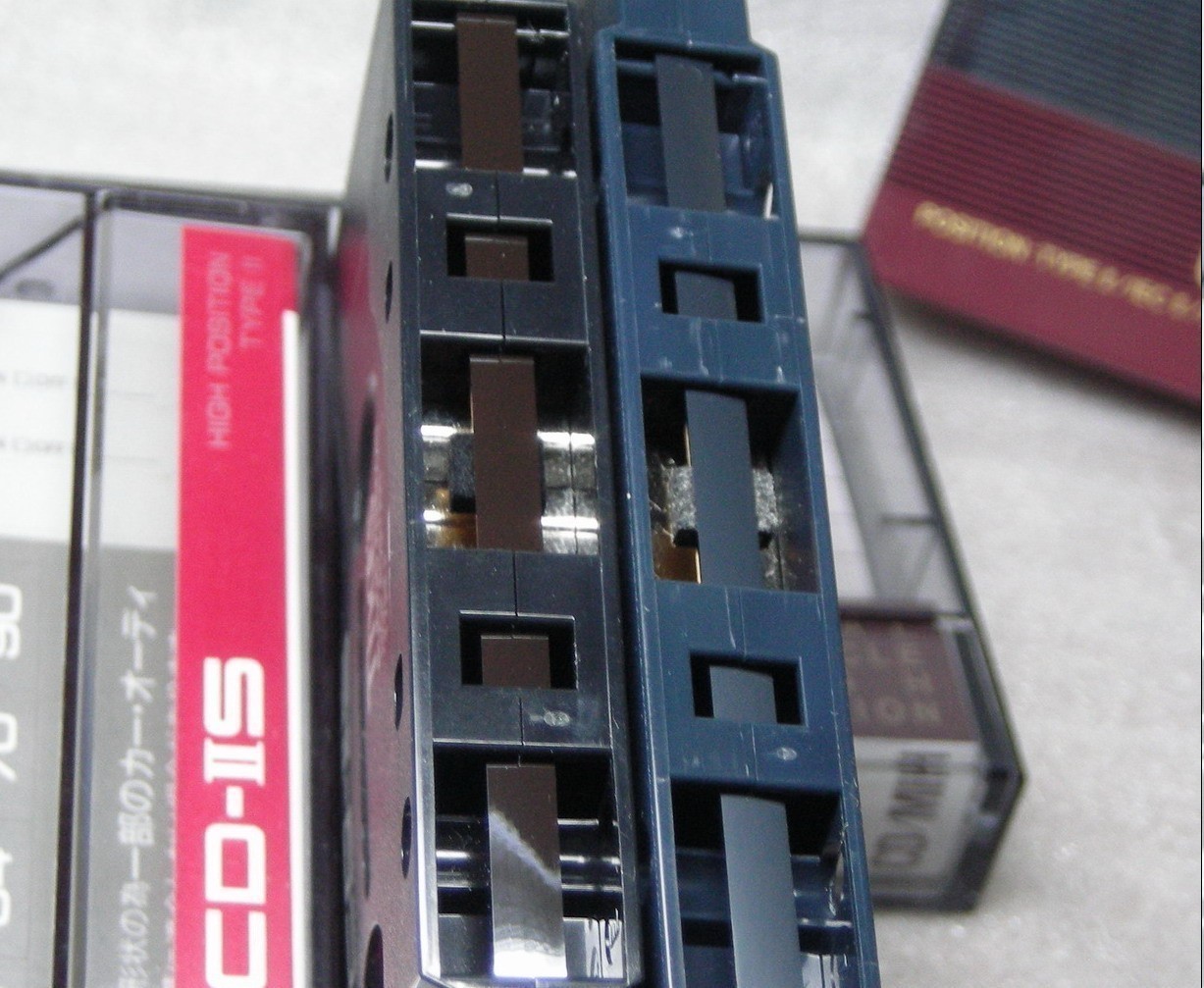23 Thats CD-MH100 tape color compared CDII-s 70.jpg